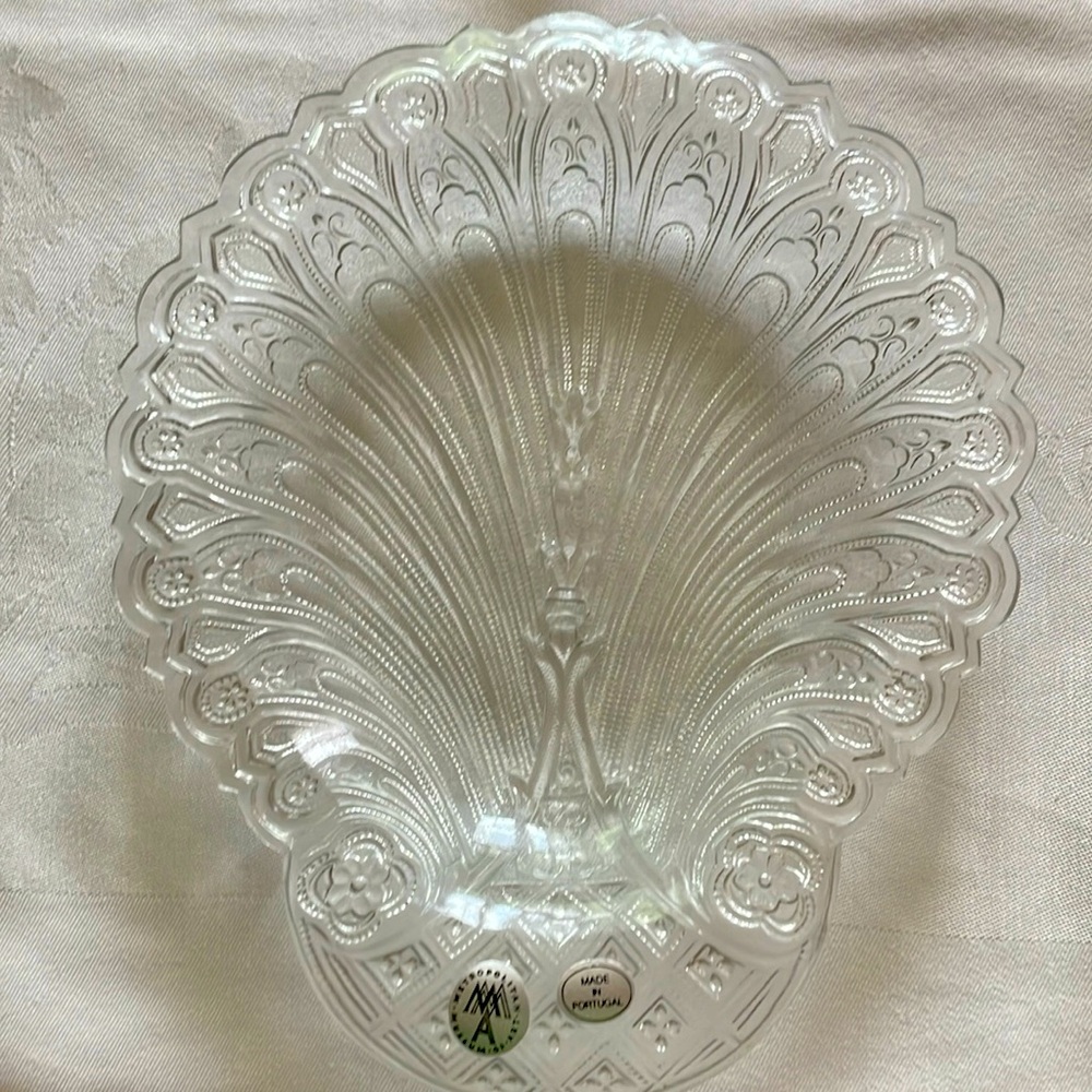 Crystal/glass table piece